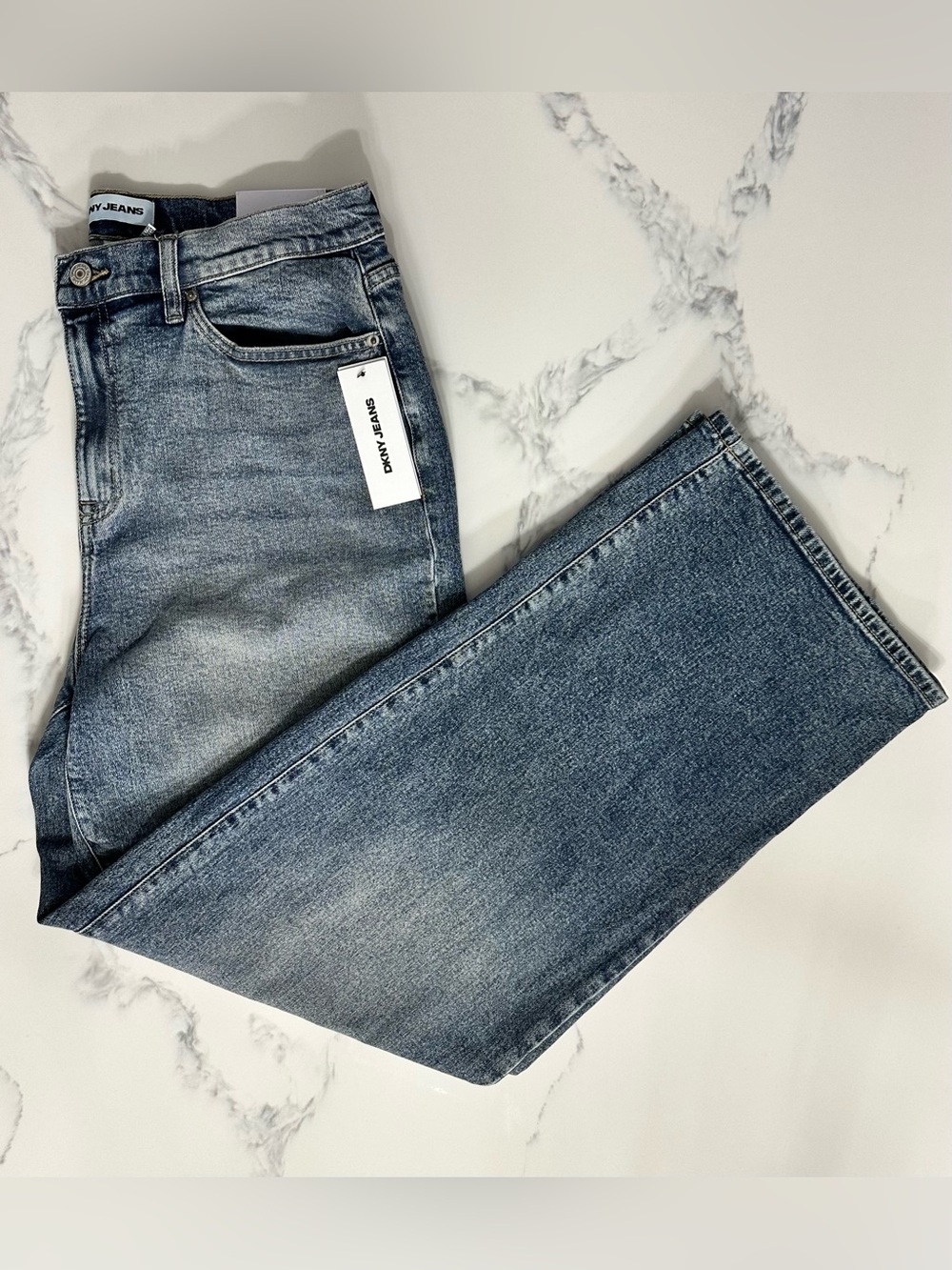 DKNY High Rise Modern Wide leg light blue wash Women’s size 31 NWT